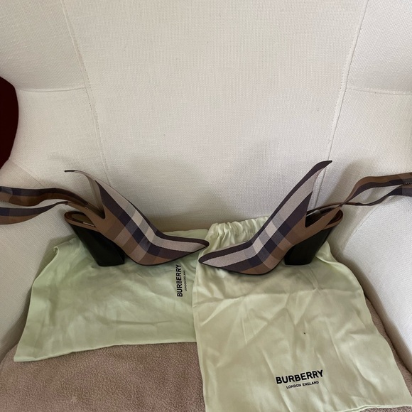 BURBERRY THE UP PUMP SIZE 40.5 BIRCH BROWN. - Picture 2 of 13